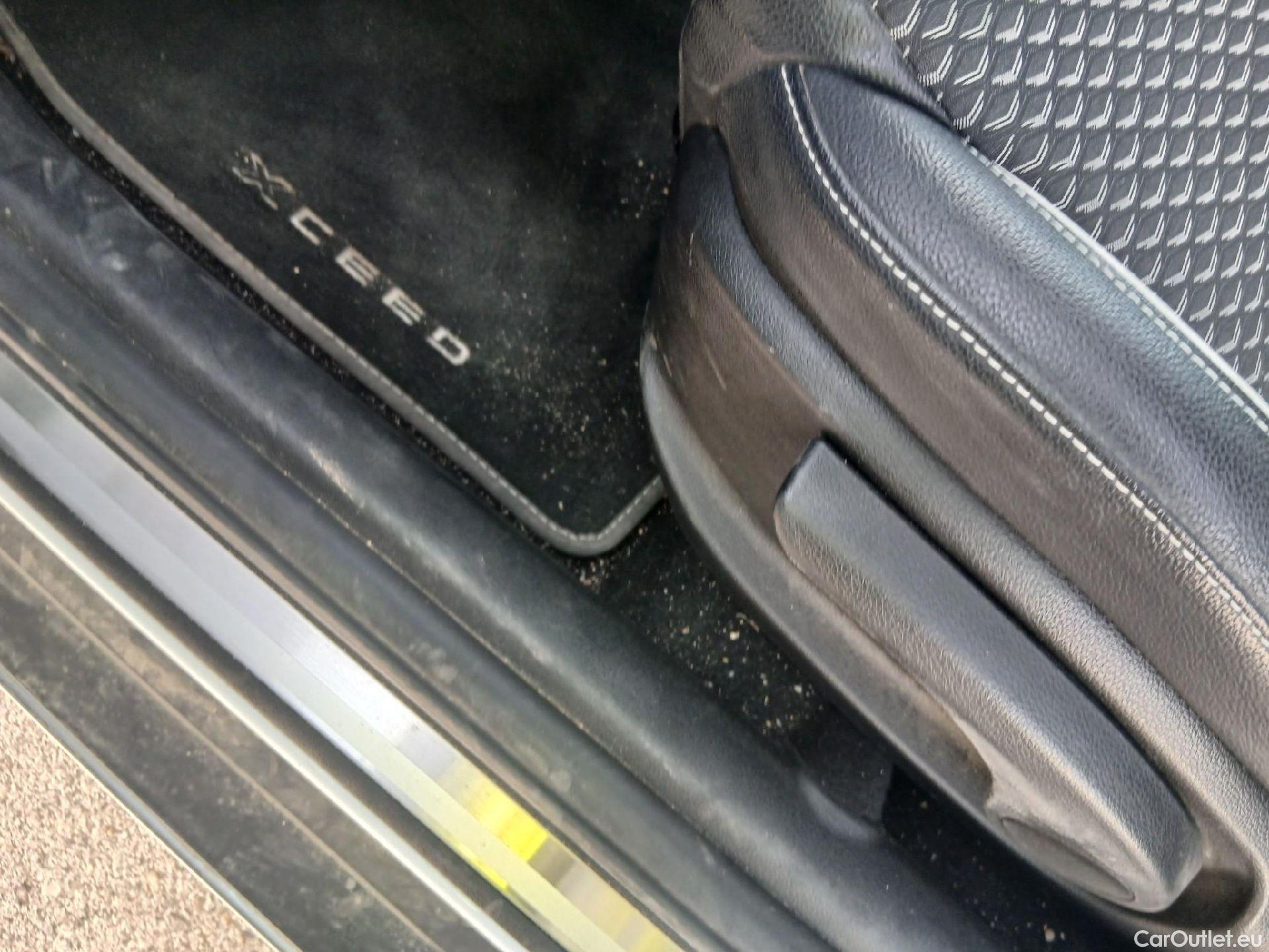  KIA  XCeed KIA  1.6 MHEV Tech 100kW (136CV) DCT #6