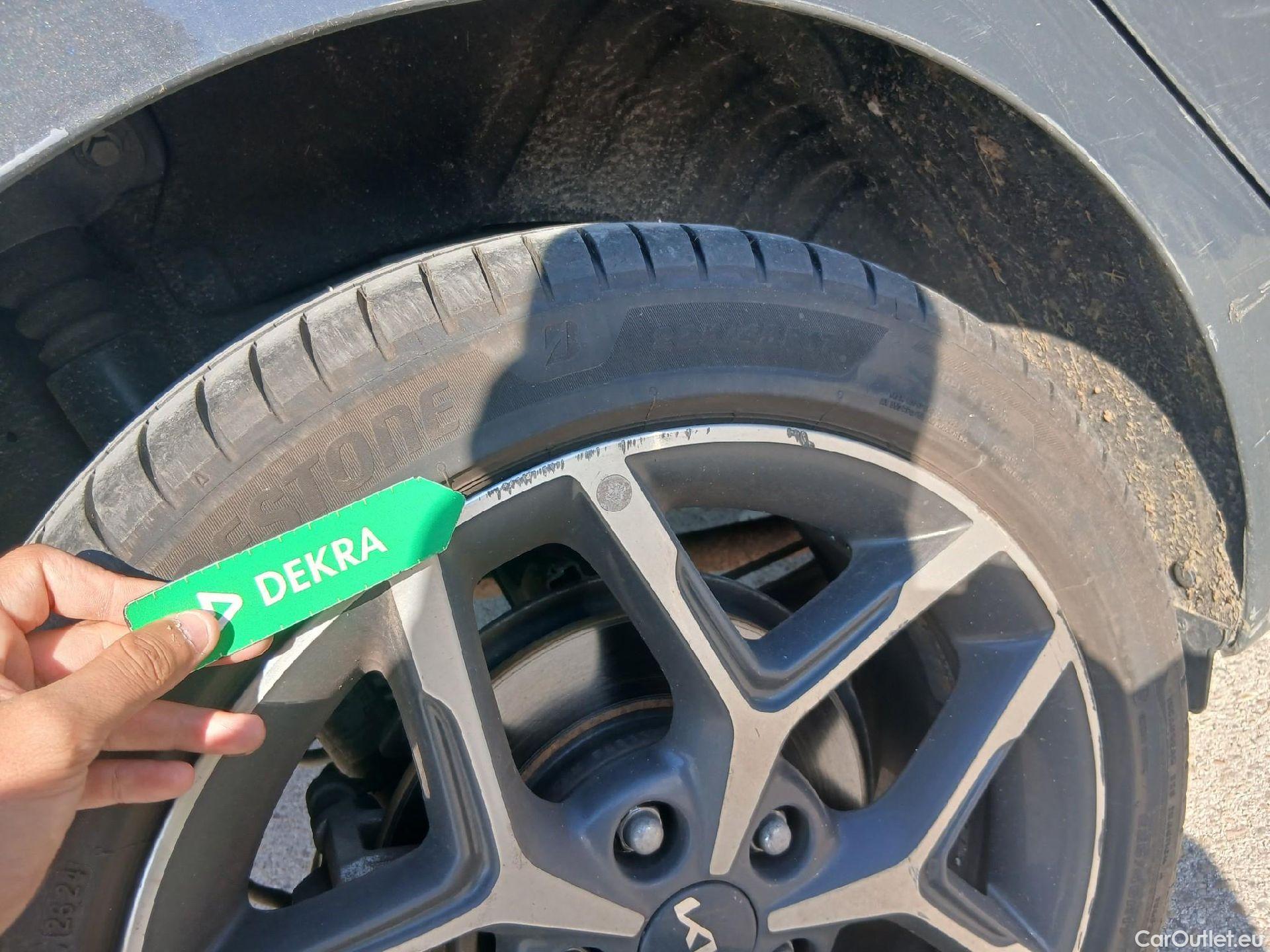  KIA  Cee'd KIA Ceed / 2021 / 5P / berlina con portón 1.5 MHEV 118kW (160CV) Tech DCT #13