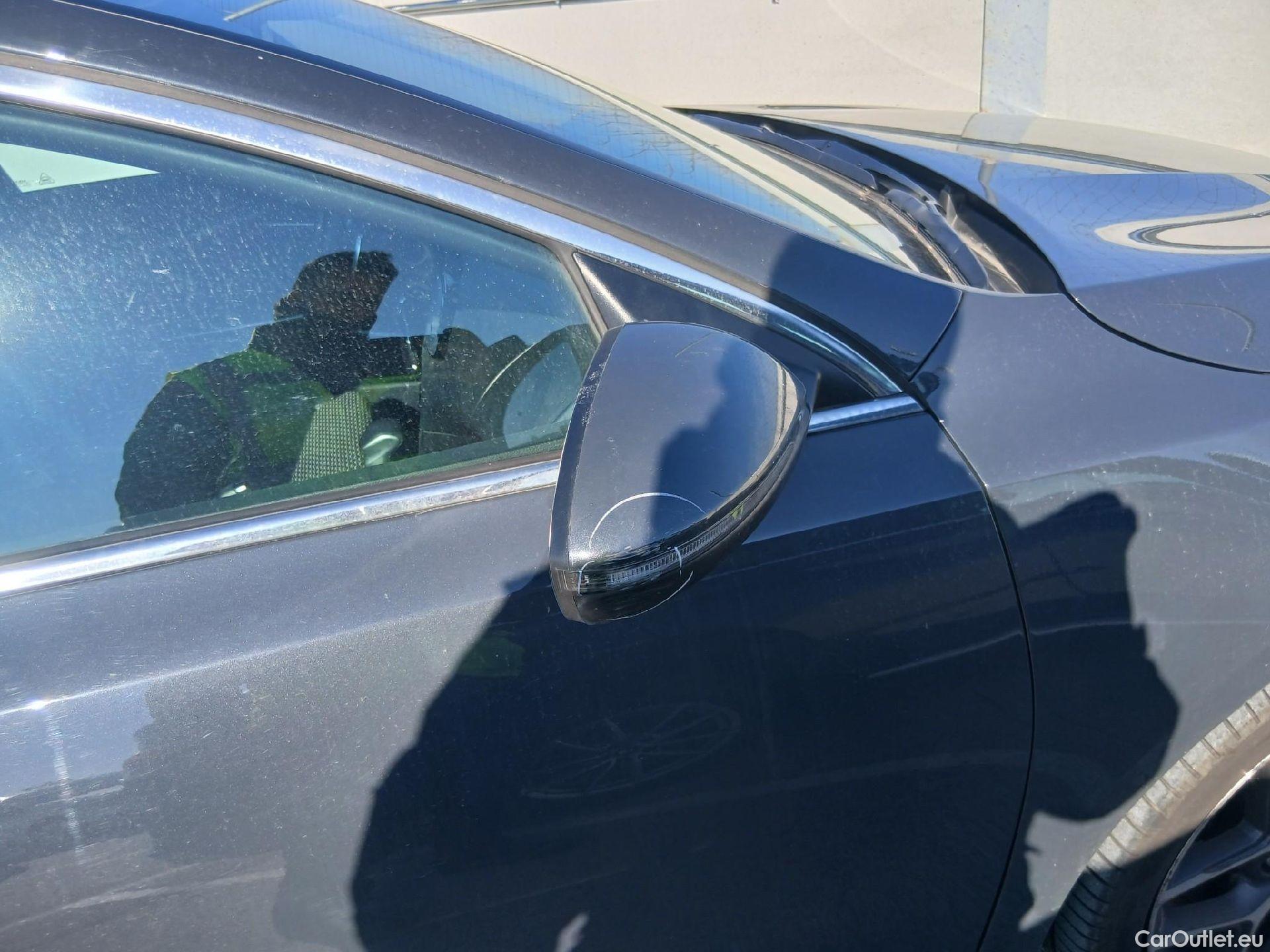  KIA  Cee'd KIA Ceed / 2021 / 5P / berlina con portón 1.5 MHEV 118kW (160CV) Tech DCT #24