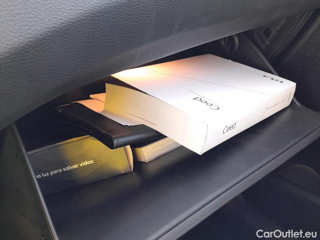  KIA  XCeed KIA  1.5 MHEV iMT Drive 118kW (160CV) #11