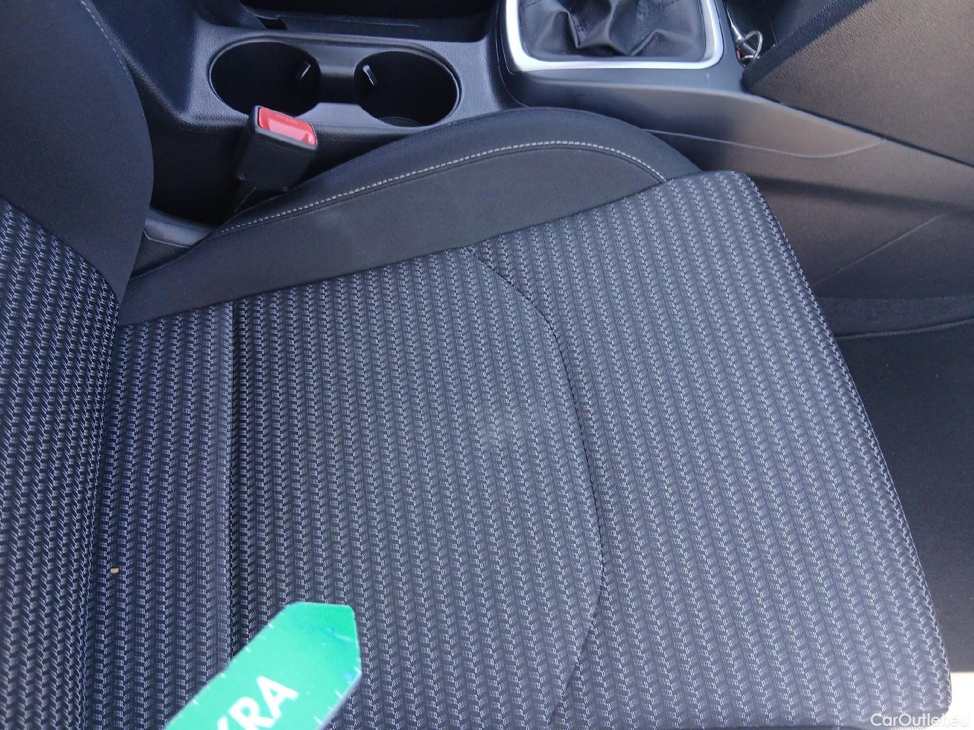  KIA  Cee'd KIA Ceed / 2021 / 5P / berlina con portón 1.0 T-GDi 88kW (120CV) Drive #32