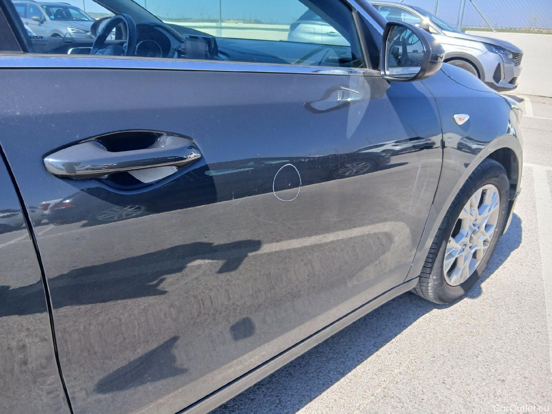  KIA  Cee'd KIA Ceed / 2021 / 5P / berlina con portón 1.0 T-GDi 88kW (120CV) Drive #28