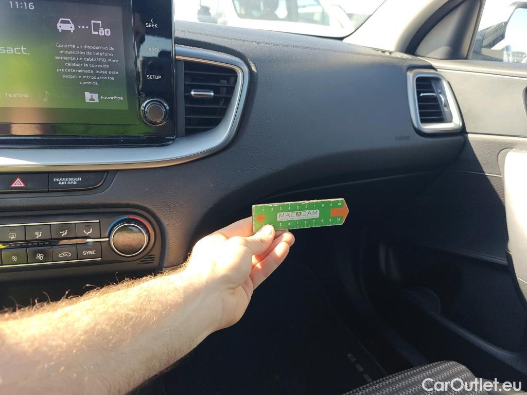  KIA  XCeed KIA  1.0 T-GDi Drive 88kW (120CV) #29