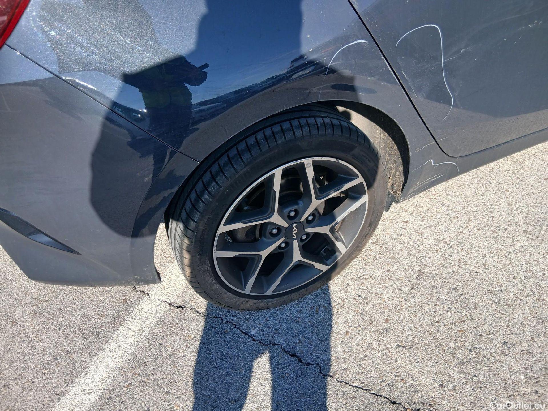  KIA  Cee'd KIA Ceed / 2021 / 5P / berlina con portón 1.5 MHEV 118kW (160CV) Tech DCT #12