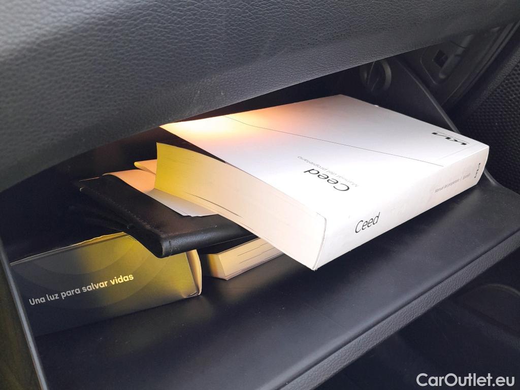  KIA  XCeed KIA  1.5 MHEV iMT Drive 118kW (160CV) #12