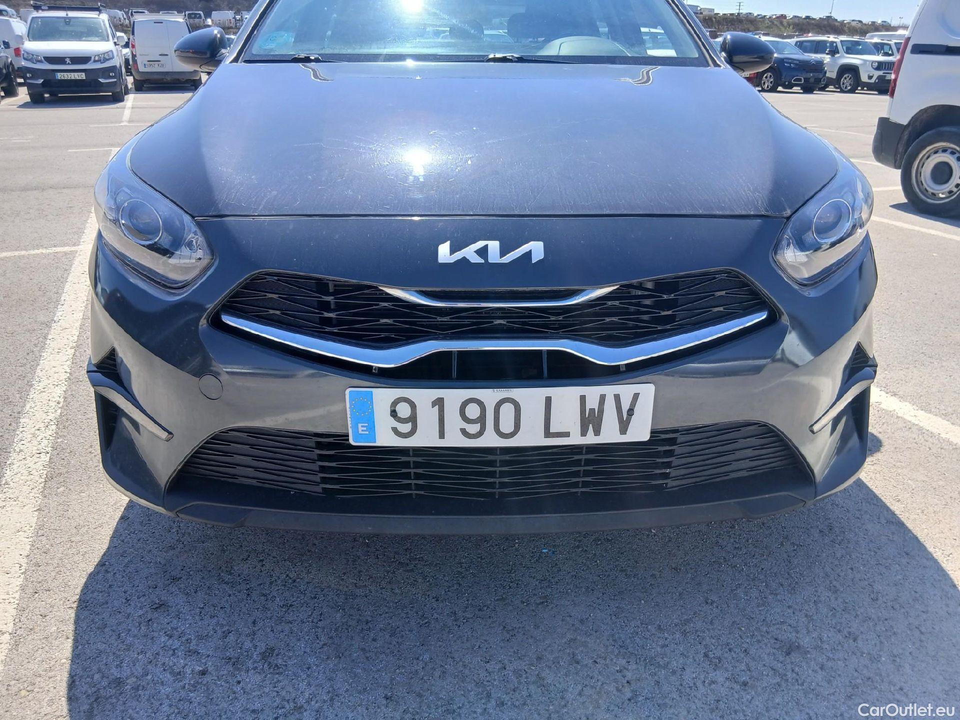  KIA  Cee'd KIA Ceed / 2021 / 5P / berlina con portón 1.0 T-GDi 88kW (120CV) Drive #5