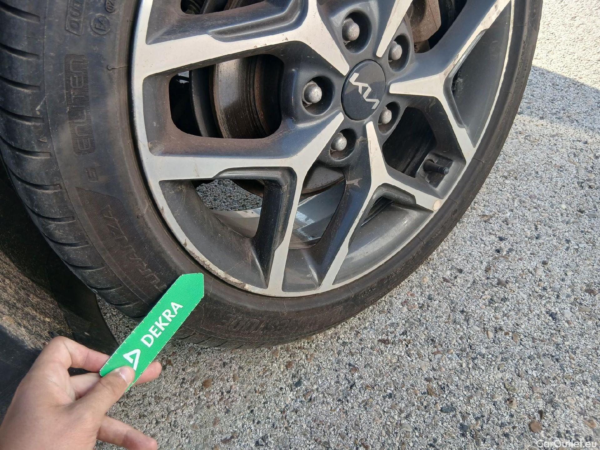  KIA  Cee'd KIA Ceed / 2021 / 5P / berlina con portón 1.5 MHEV 118kW (160CV) Tech DCT #8