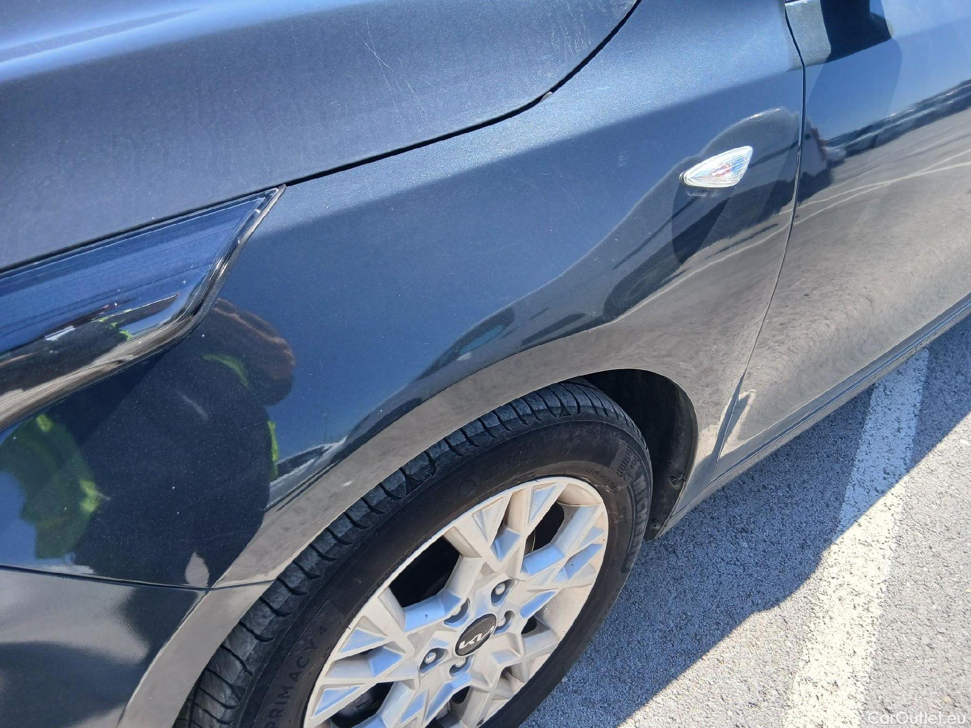  KIA  Cee'd KIA Ceed / 2021 / 5P / berlina con portón 1.0 T-GDi 88kW (120CV) Drive #9