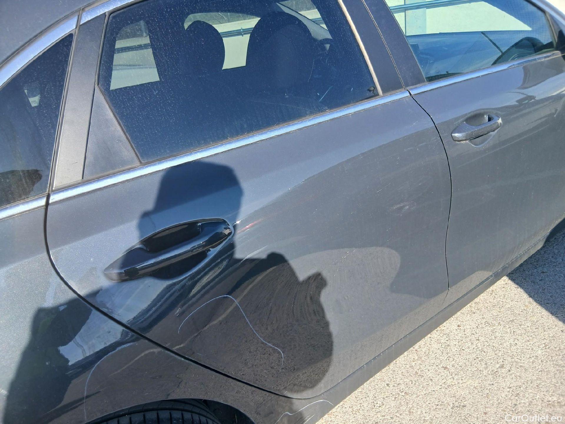  KIA  Cee'd KIA Ceed / 2021 / 5P / berlina con portón 1.5 MHEV 118kW (160CV) Tech DCT #18