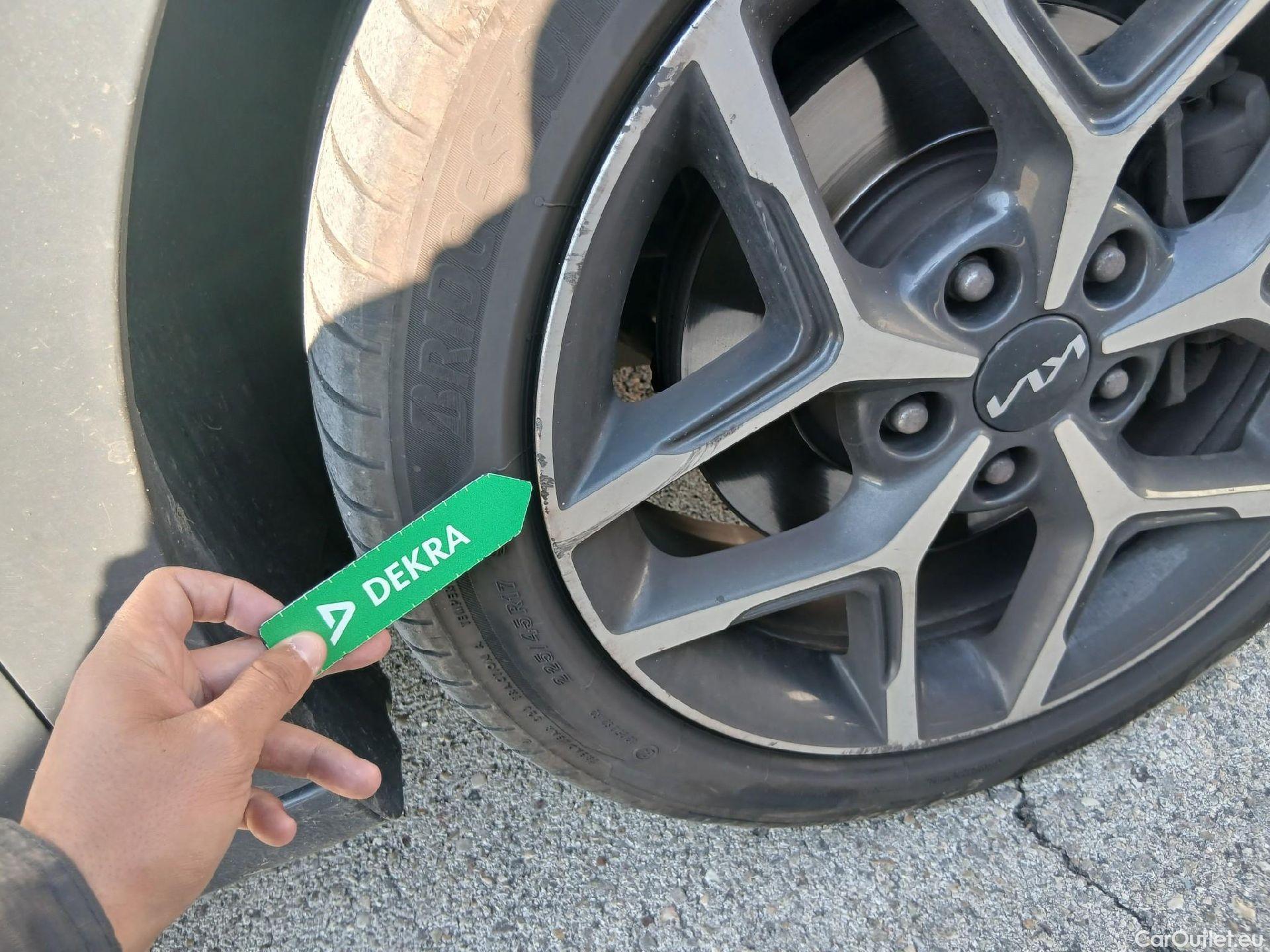  KIA  Cee'd KIA Ceed / 2021 / 5P / berlina con portón 1.5 MHEV 118kW (160CV) Tech DCT #28