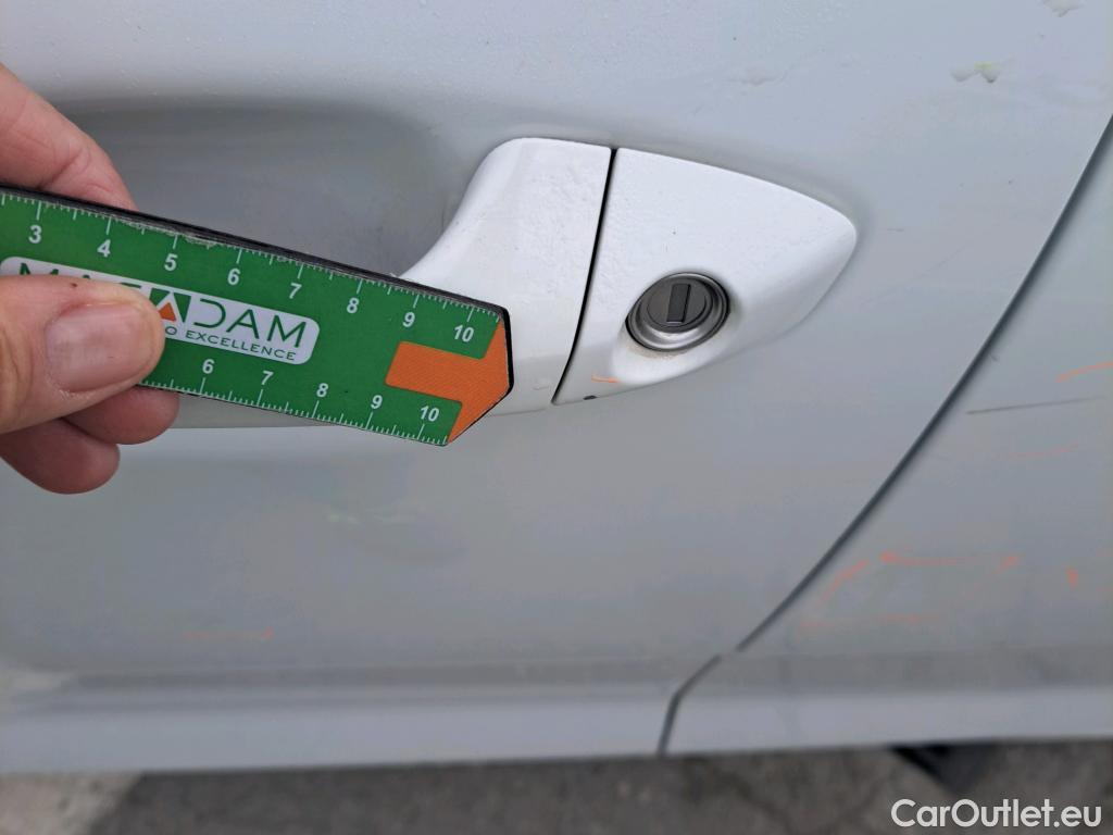  KIA  Rio KIA  / 2020 / 5P / berlina con portón 1.2 DPi 62kW (84CV) Concept #16