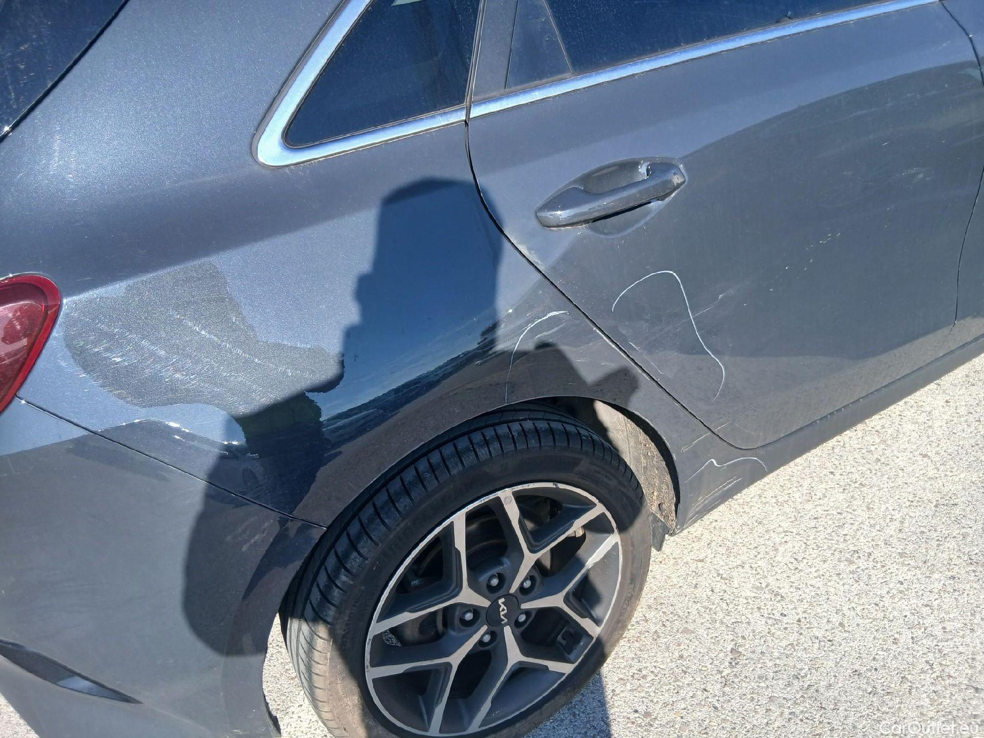  KIA  Cee'd KIA Ceed / 2021 / 5P / berlina con portón 1.5 MHEV 118kW (160CV) Tech DCT #15