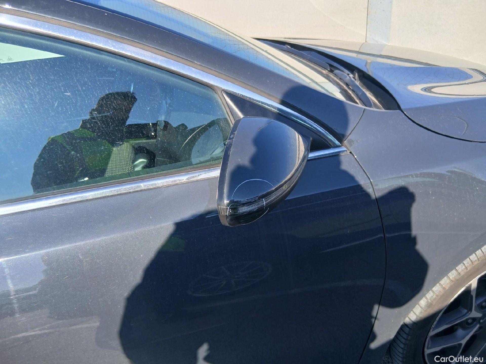  KIA  Cee'd KIA Ceed / 2021 / 5P / berlina con portón 1.5 MHEV 118kW (160CV) Tech DCT #20