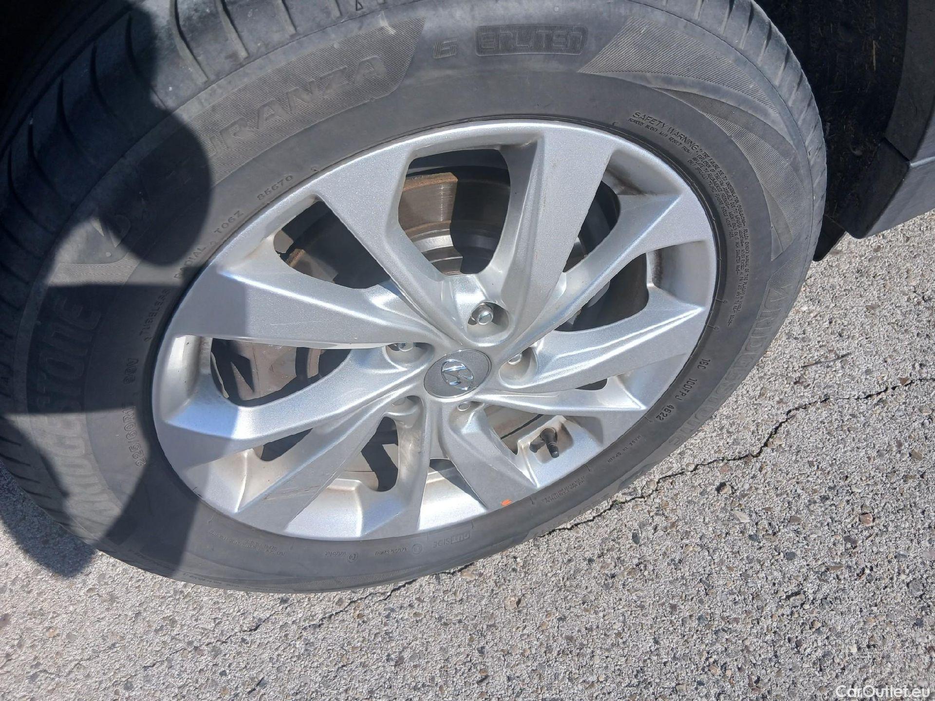  Hyundai  Tucson HYUNDAI  / 2018 / 5P / todoterreno 1.6 CRDI 85kW (116CV) 48V SLE 4X2(SP)(SL) #23