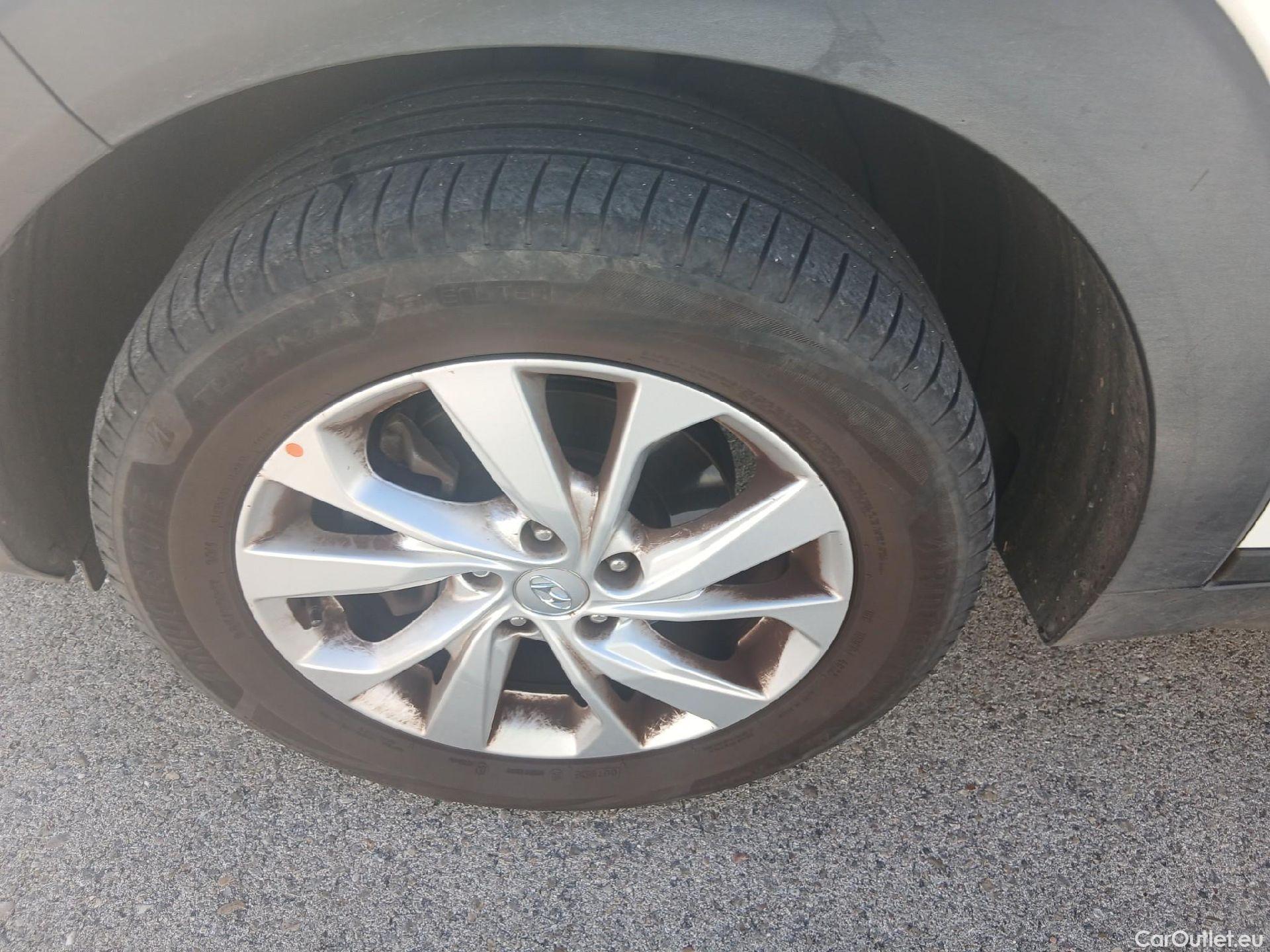  Hyundai  Tucson HYUNDAI  / 2018 / 5P / todoterreno 1.6 CRDI 85kW (116CV) 48V SLE 4X2(SP)(SL) #2