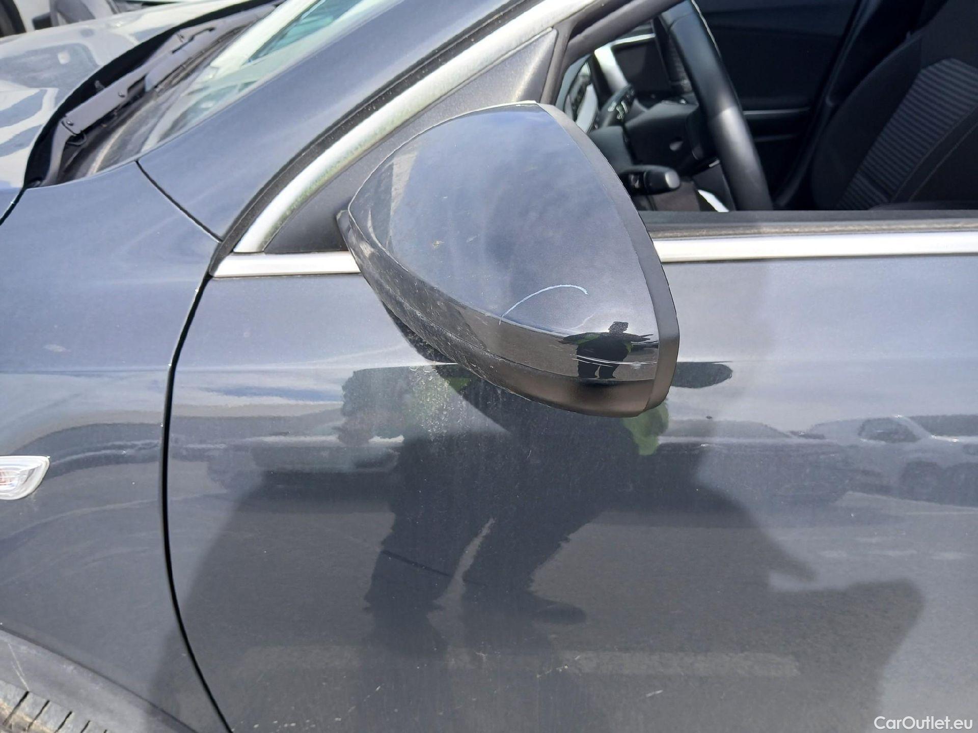  KIA  XCeed KIA  1.0 T-GDi Drive 74kW (100CV) #12