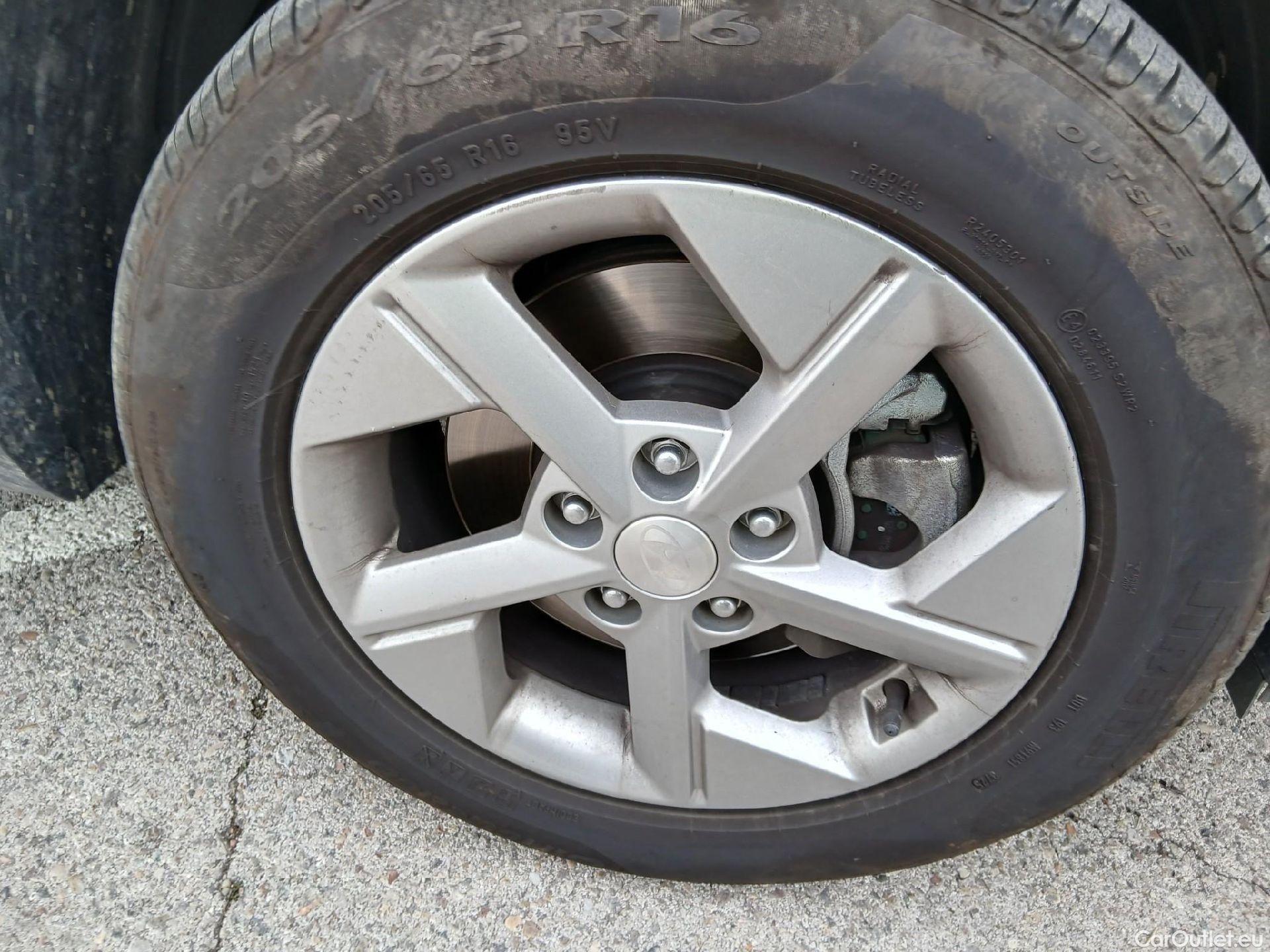  Hyundai  Konna HYUNDAI Kona / 2023 / 5P / todoterreno 1.6 GDI HEV Maxx DCT #38