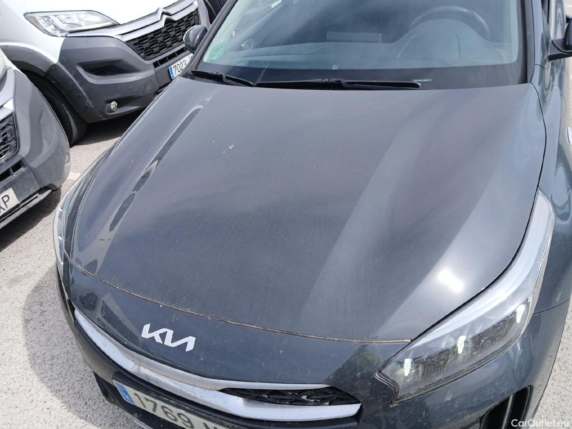  KIA  XCeed KIA  1.0 T-GDi Drive 74kW (100CV) #9