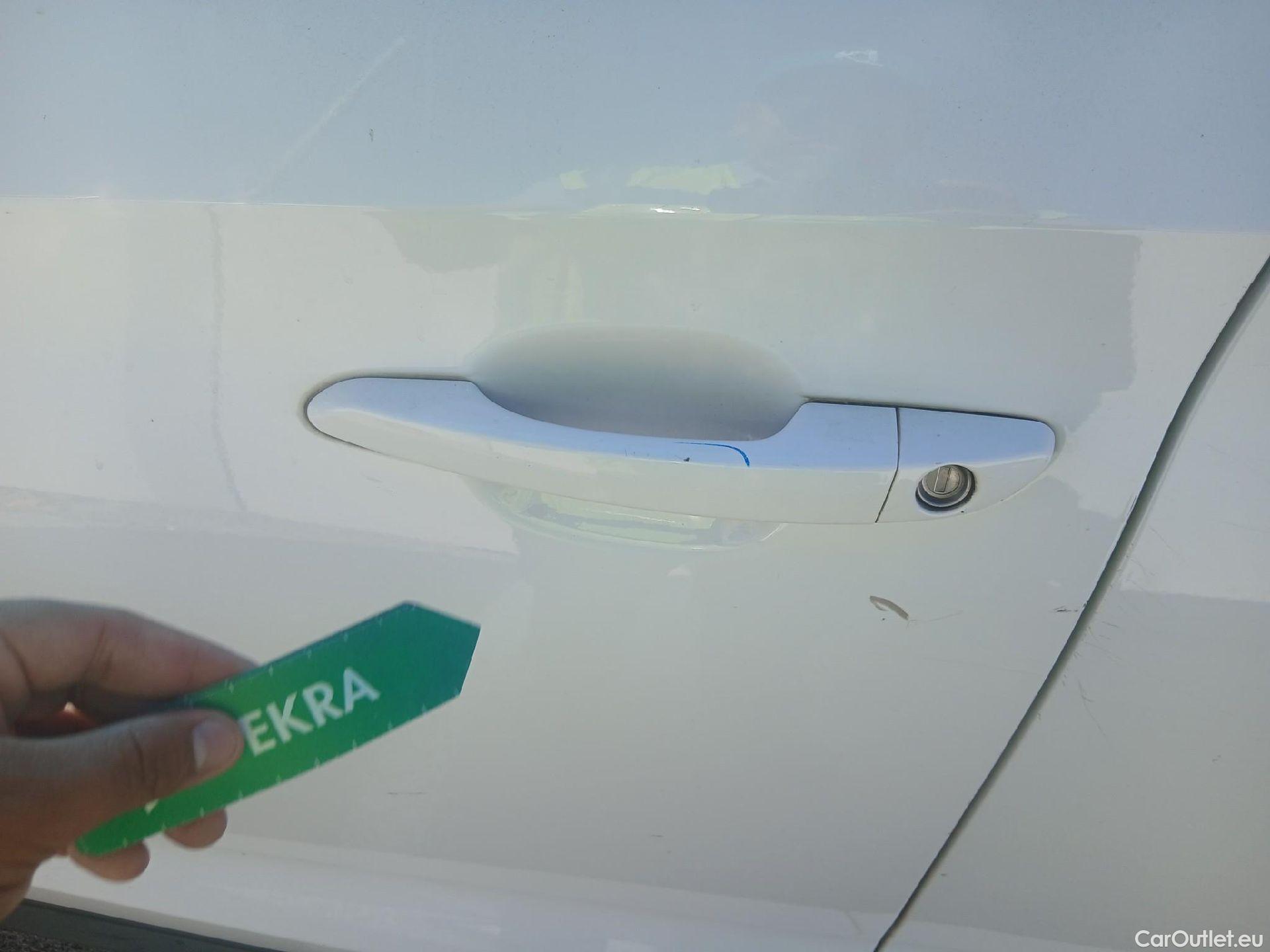  Hyundai  Tucson HYUNDAI  / 2018 / 5P / todoterreno 1.6 CRDI 85kW (116CV) 48V SLE 4X2(SP)(SL) #16