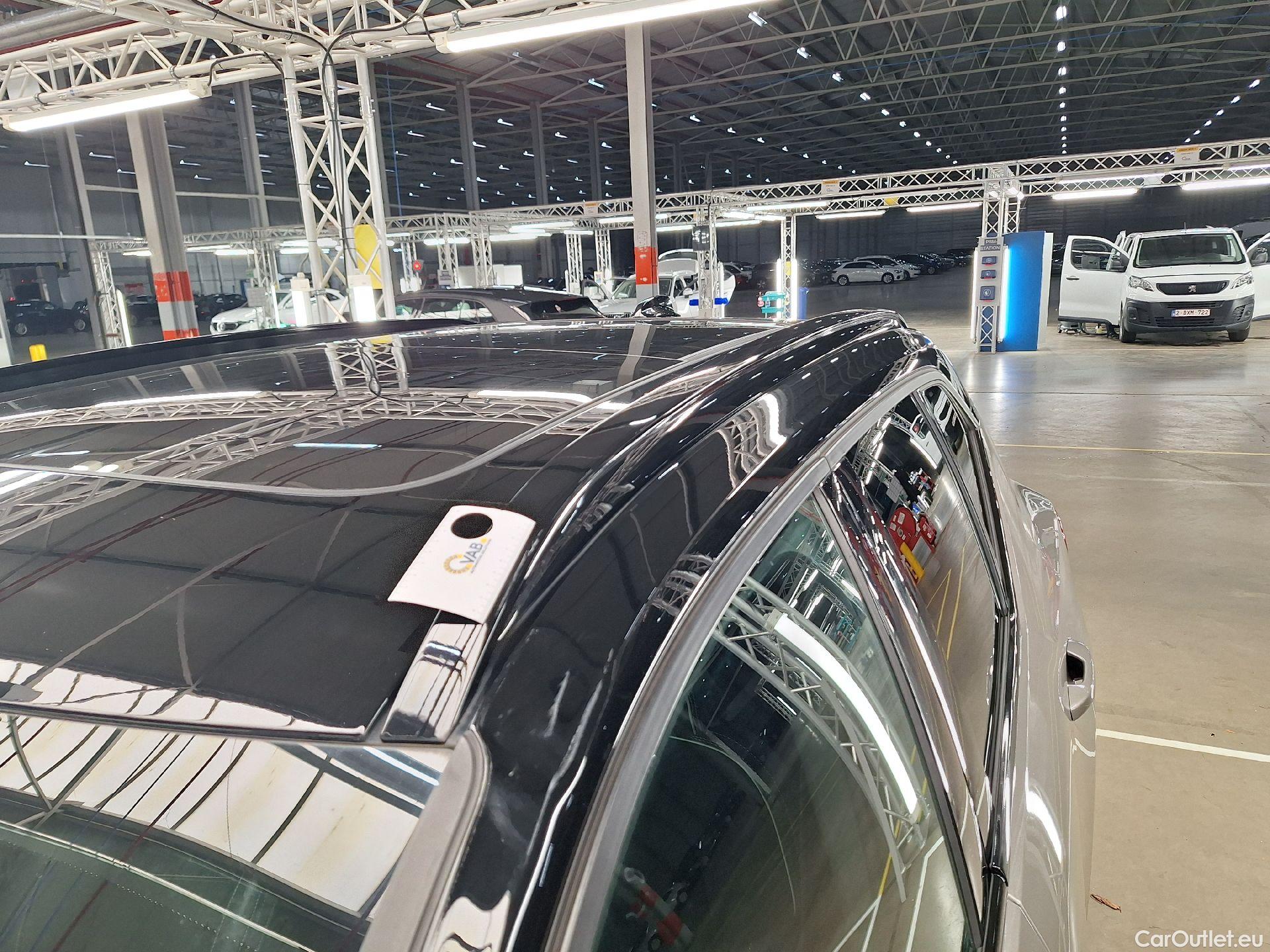  Volvo  XC 40 Volvo, XC40 '17 PHEV, Volvo XC40 T4 Recharge Geartronic R-Design 5d #3