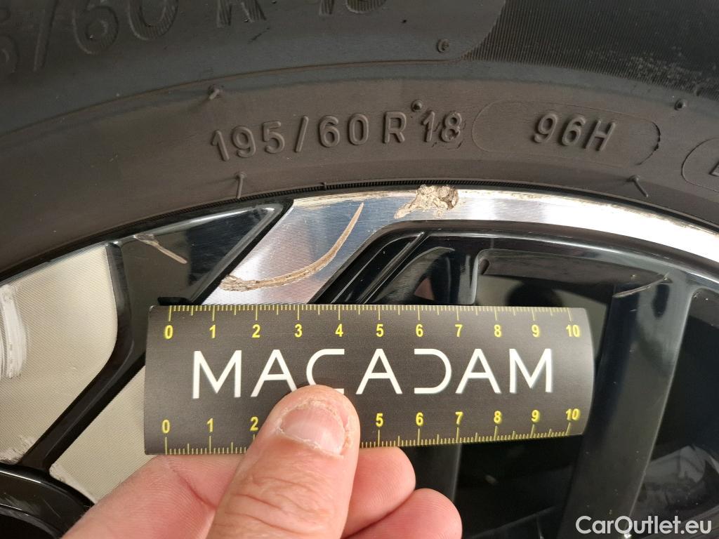  Citroen  C4 CITROEN  X / 2022 / 4P / Berline PureTech 130 S&S EAT8 Shine #16