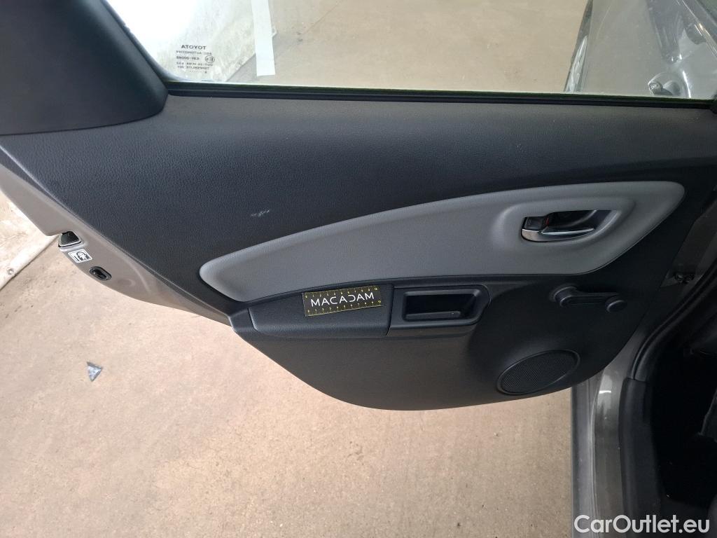  Toyota  Yaris  Hybride 5p Berline 1.5 VVT-I HYBRID France Business / TRANSFO VP/VF #35