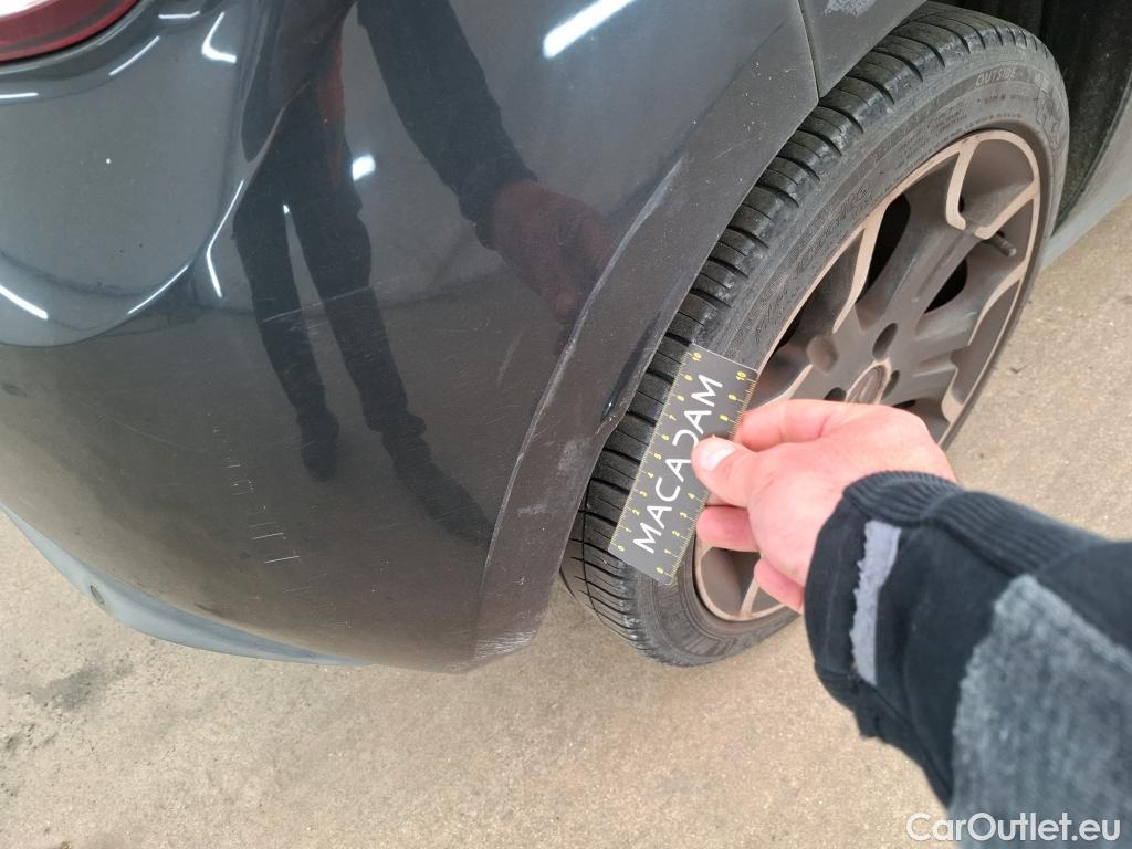  Citroen  DS3 CITROEN  3p Berline Sport Chic THP 150 #33