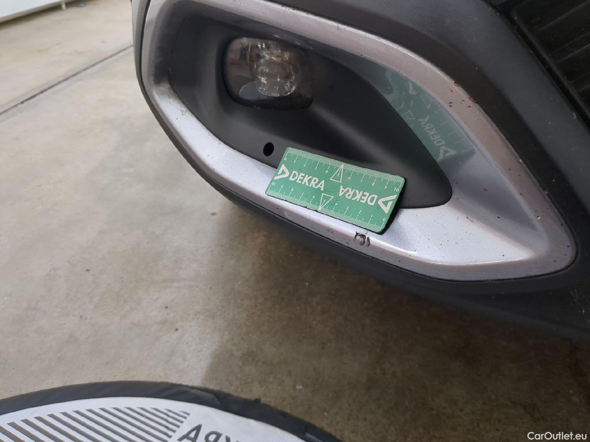  Citroen  C4 CITROEN  X / 2022 / 4P / Berline PureTech 130 SS EAT8 Shine / VO RECONDITIONNE - PHOTOS AVANT RECONDITIONNEMENT #6