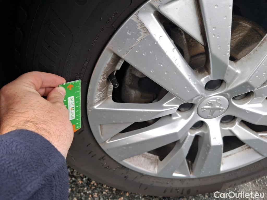  Peugeot  3008  Active Pack 1.5 HDi 130CV BVA8 E6d / VO RECONDITIONNE - PHOTOS AVANT RECONDITIONNEMENT #9