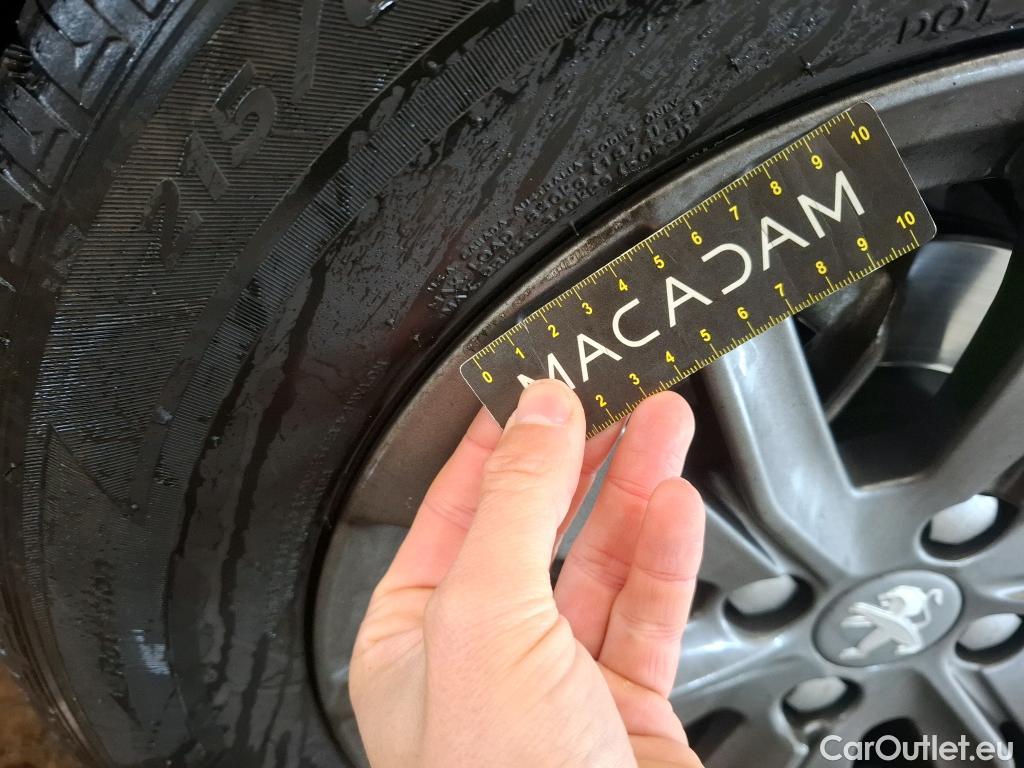  Peugeot  2008  Active Pack 1.2 PureTech 130CV BVA8 E6d #24