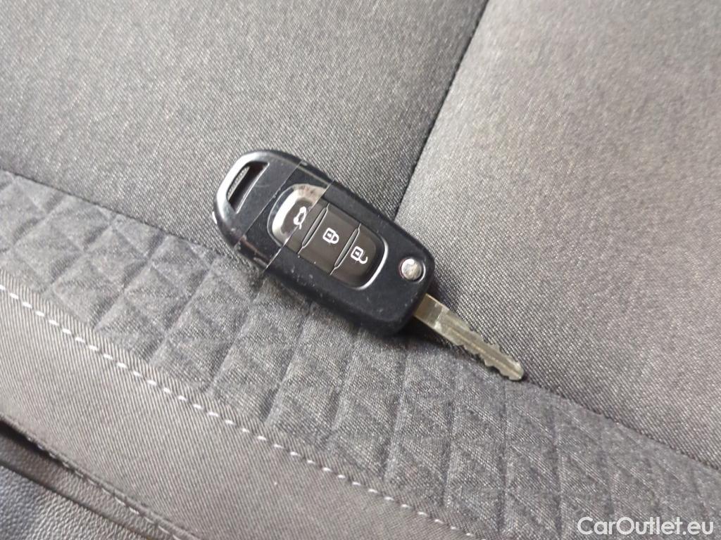  Renault  Clio 1.6 E-Tech 145CP Zen Auto #1