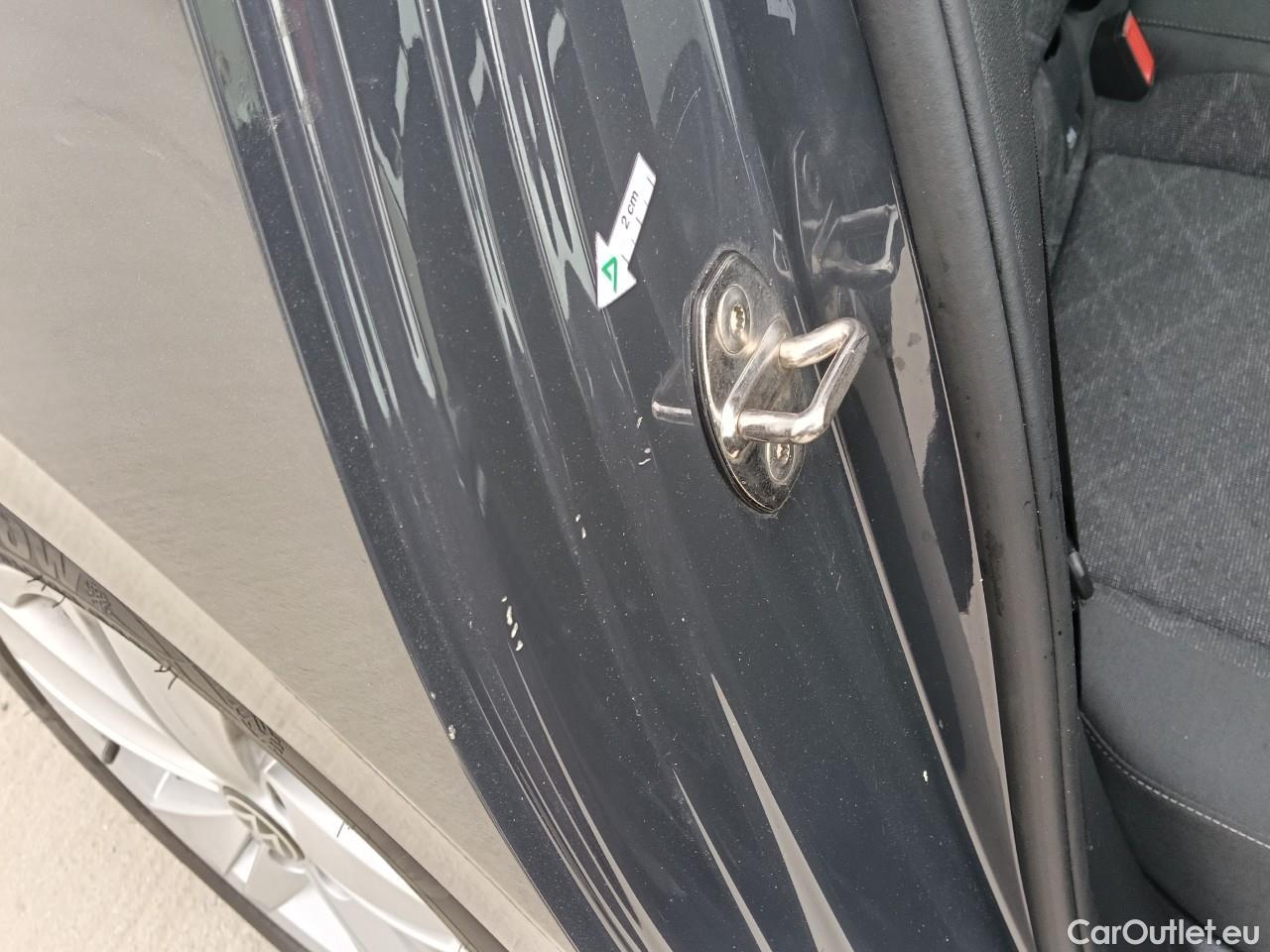  Volkswagen  Golf  Life 1.0 TSI #19