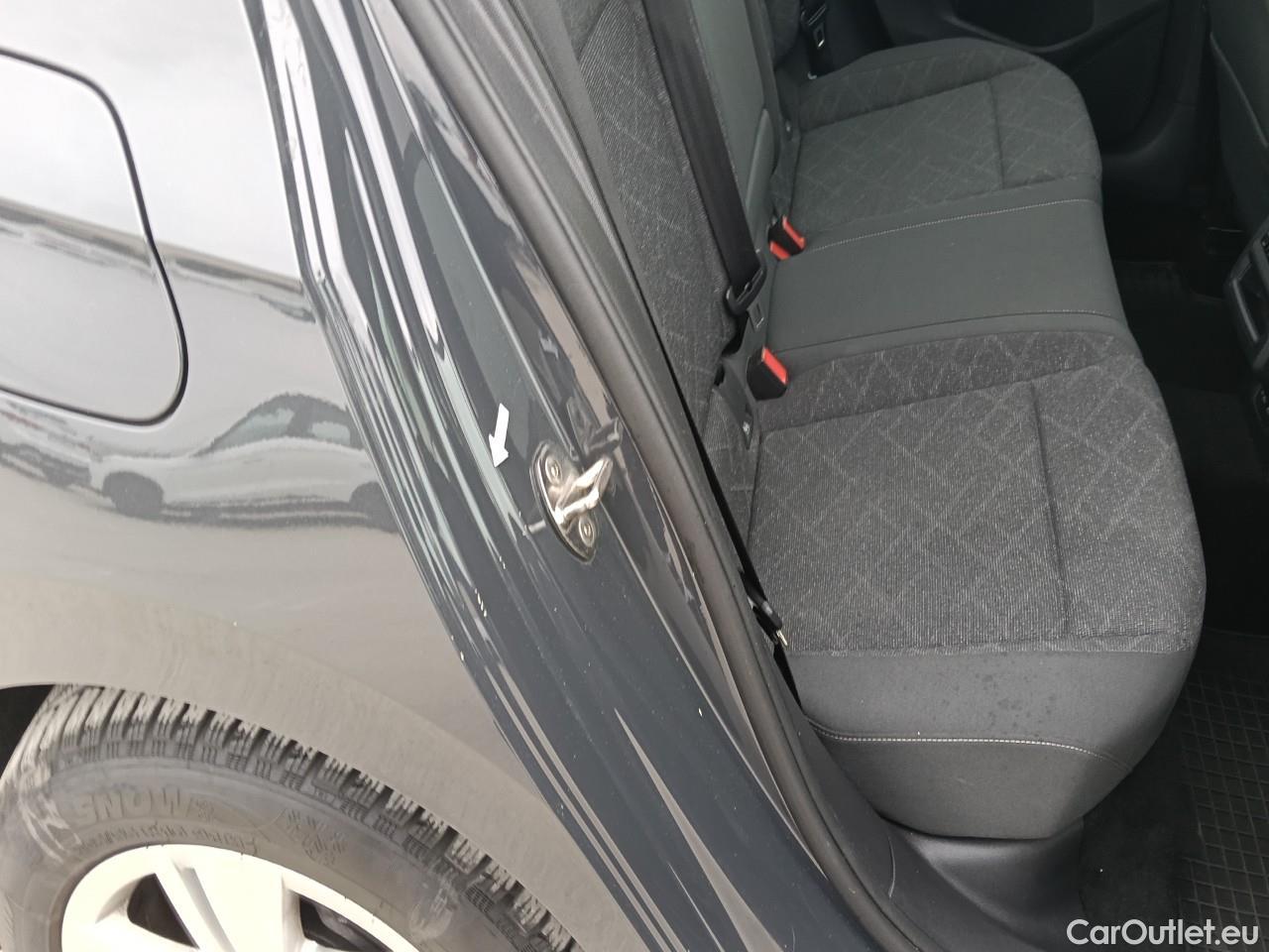  Volkswagen  Golf  Life 1.0 TSI #20