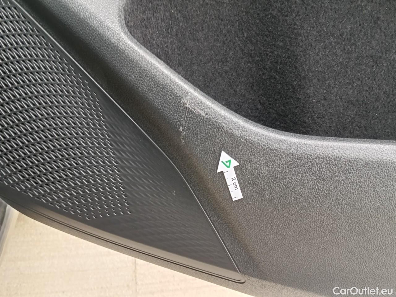  Volkswagen  Golf  Life 1.0 TSI #17