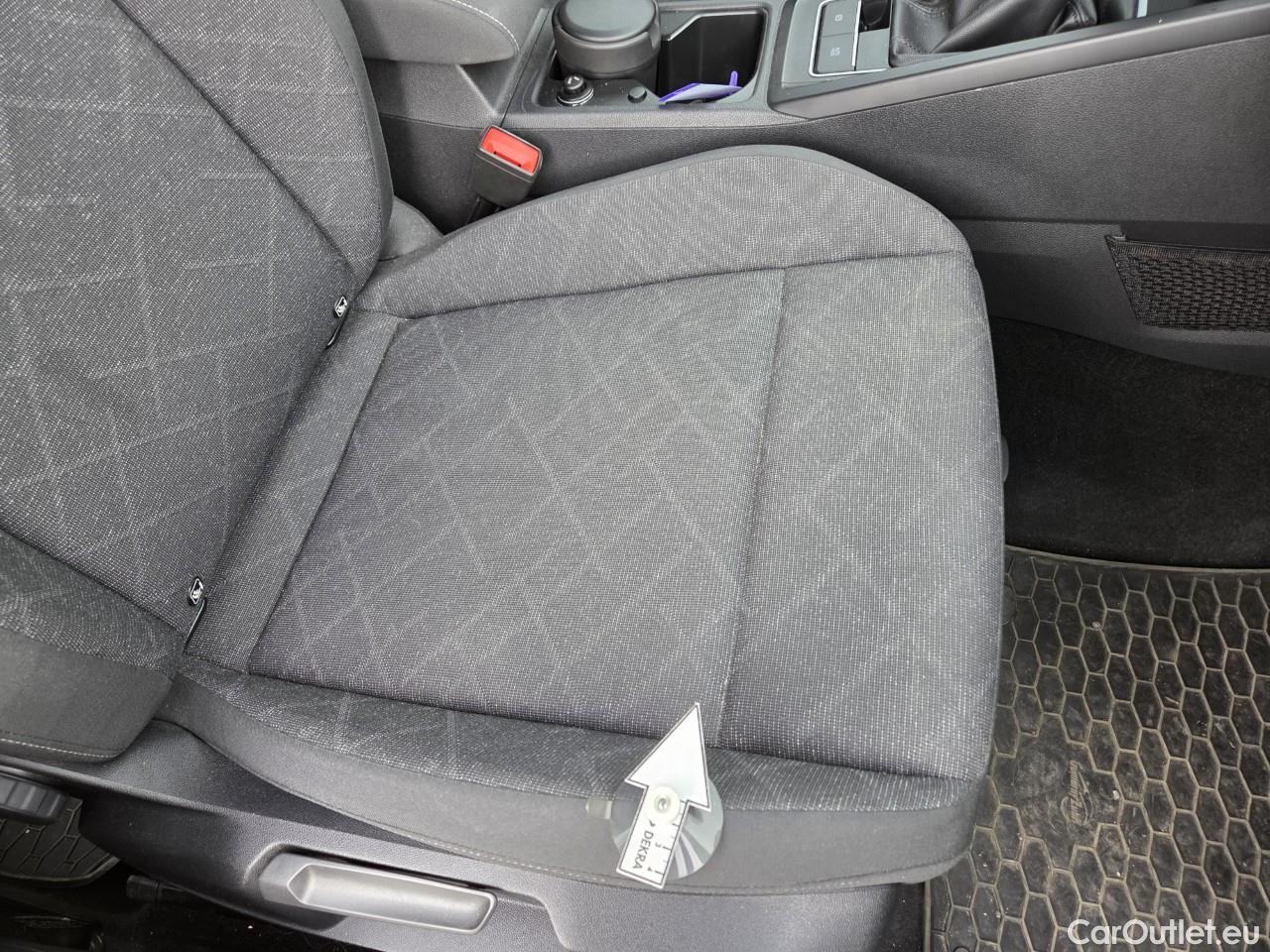  Volkswagen  Golf  Life 1.0 TSI #41