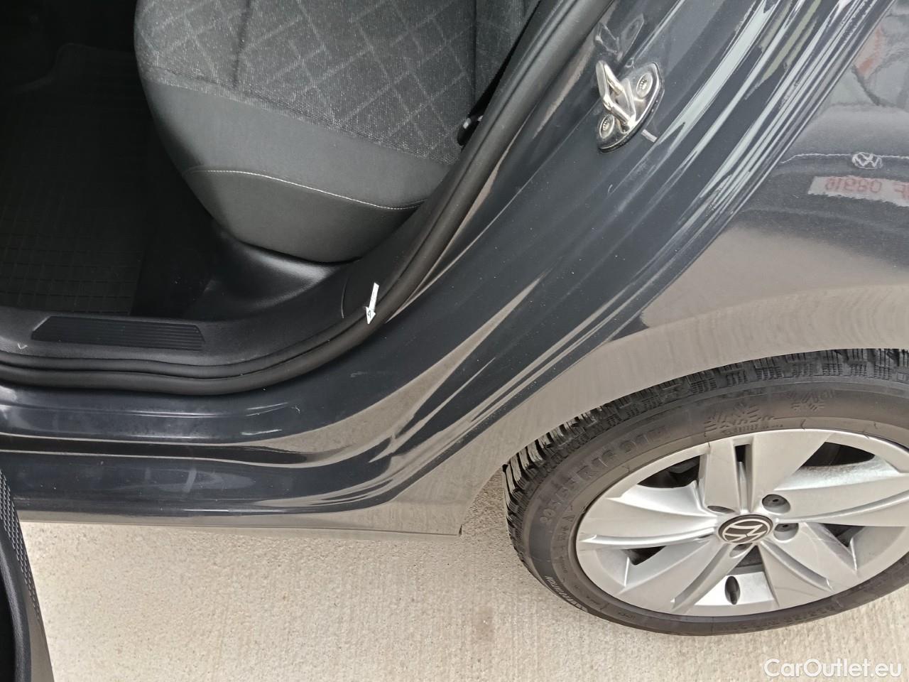  Volkswagen  Golf  Life 1.0 TSI #31