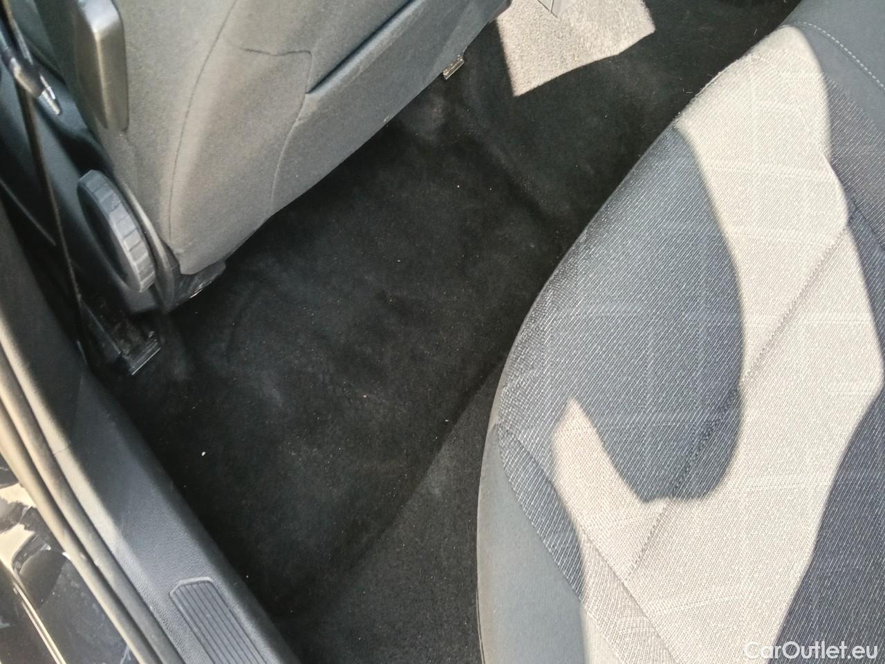  Volkswagen  Golf  Life 1.0 TSI #2