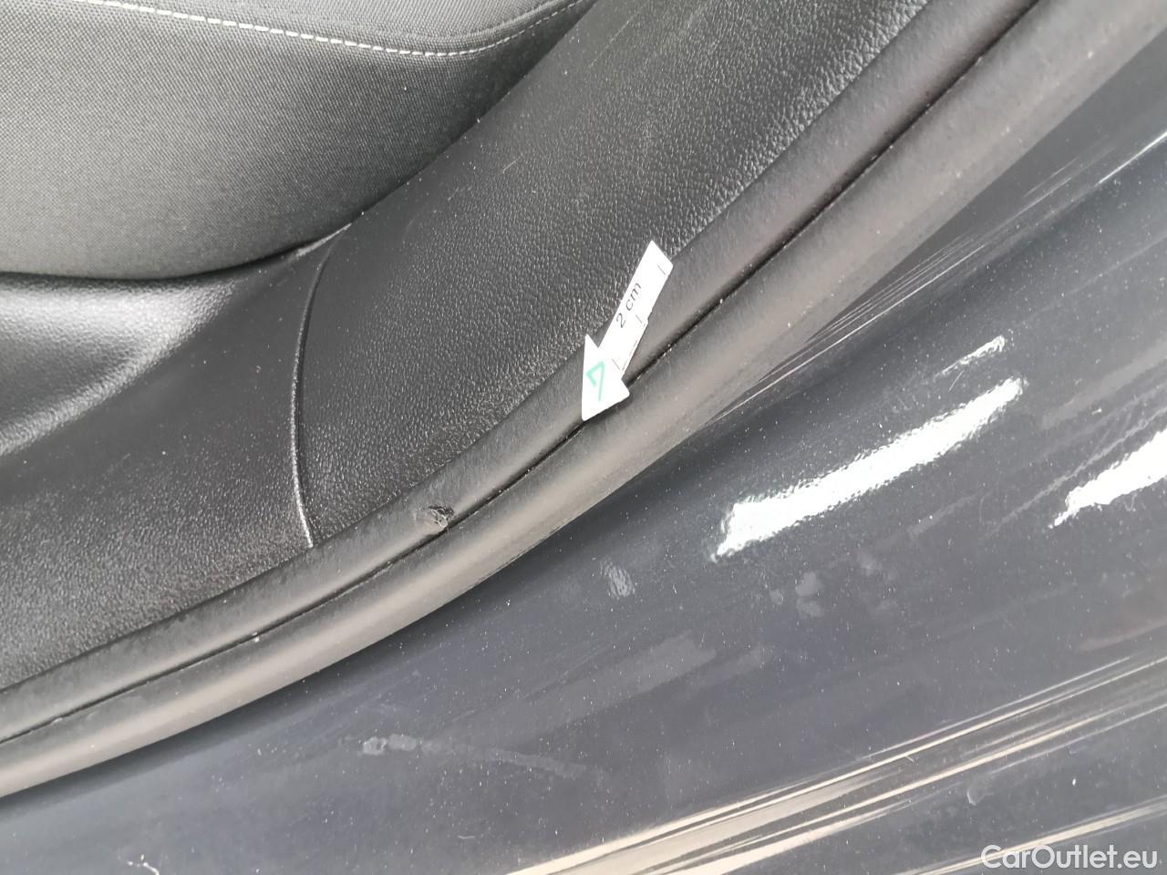  Volkswagen  Golf  Life 1.0 TSI #32