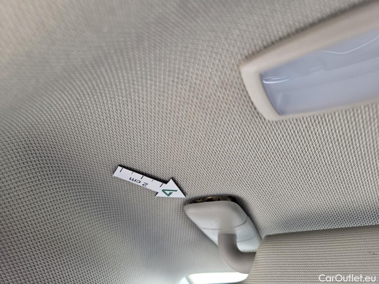  Volkswagen  Golf  Life 1.0 TSI #42