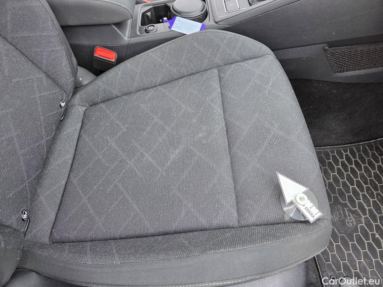  Volkswagen  Golf  Life 1.0 TSI #53