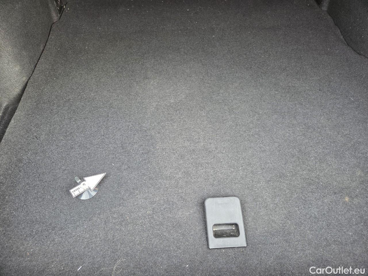  Volkswagen  Passat Advance 1.5 TSI ACT 150 CP #33