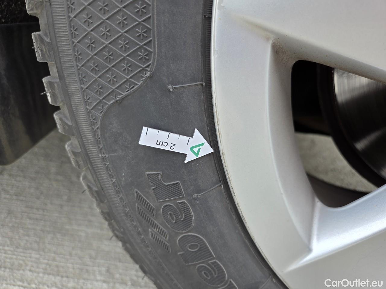  Volkswagen  Golf  Life 1.0 TSI #27