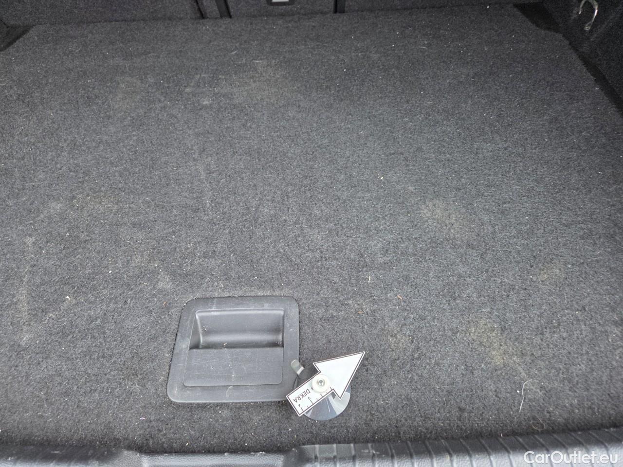  Volkswagen  Golf  Life 1.0 TSI #46