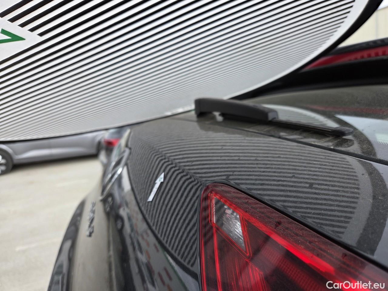  Volkswagen  Golf  Life 1.0 TSI #32