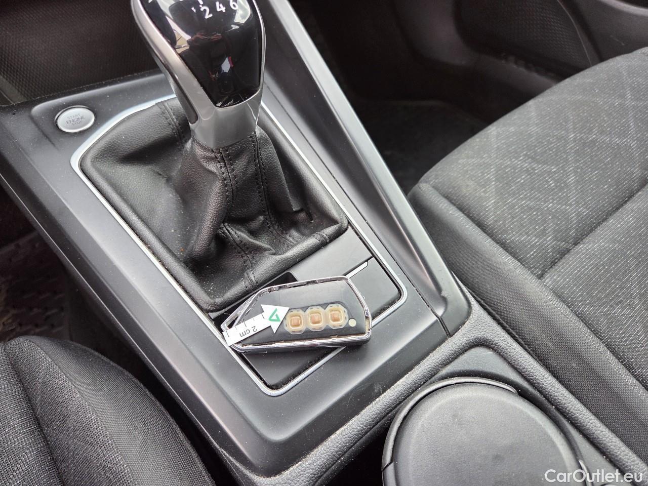  Volkswagen  Golf  Life 1.0 TSI #68