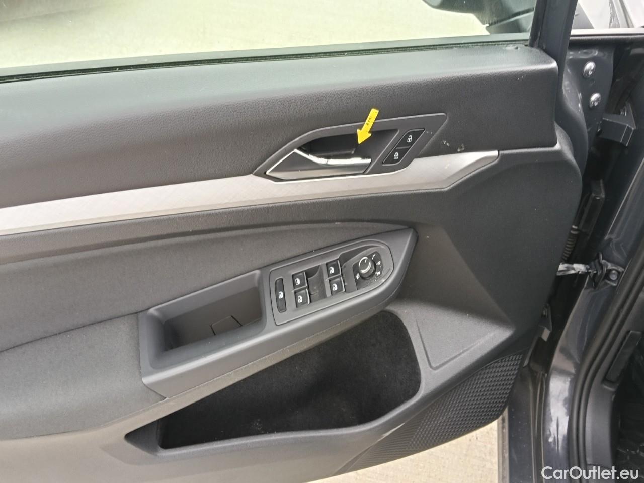  Volkswagen  Golf  Life 1.0 TSI #46