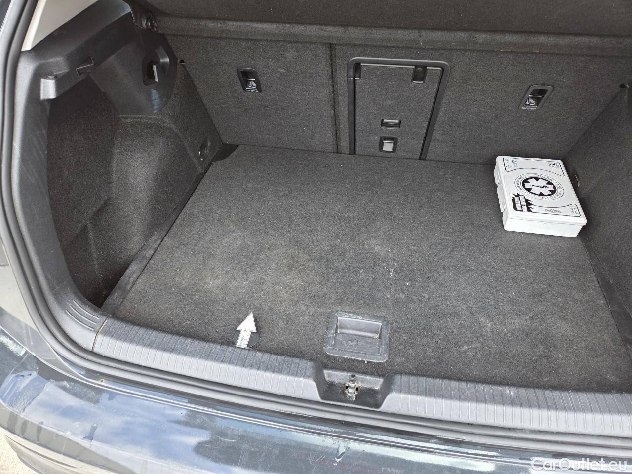  Volkswagen  Golf  Life 1.0 TSI #76