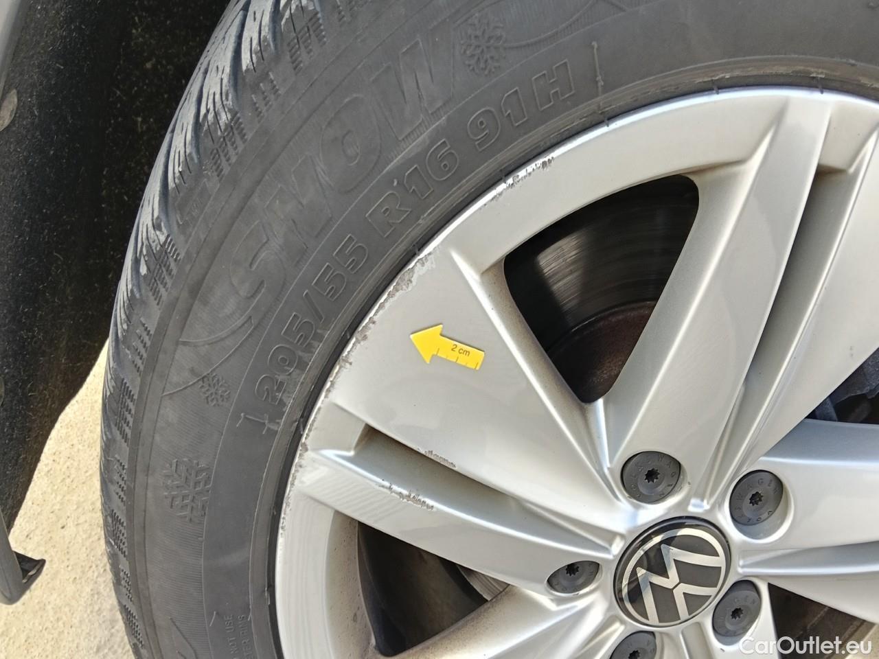  Volkswagen  Golf  Life 1.0 TSI #19