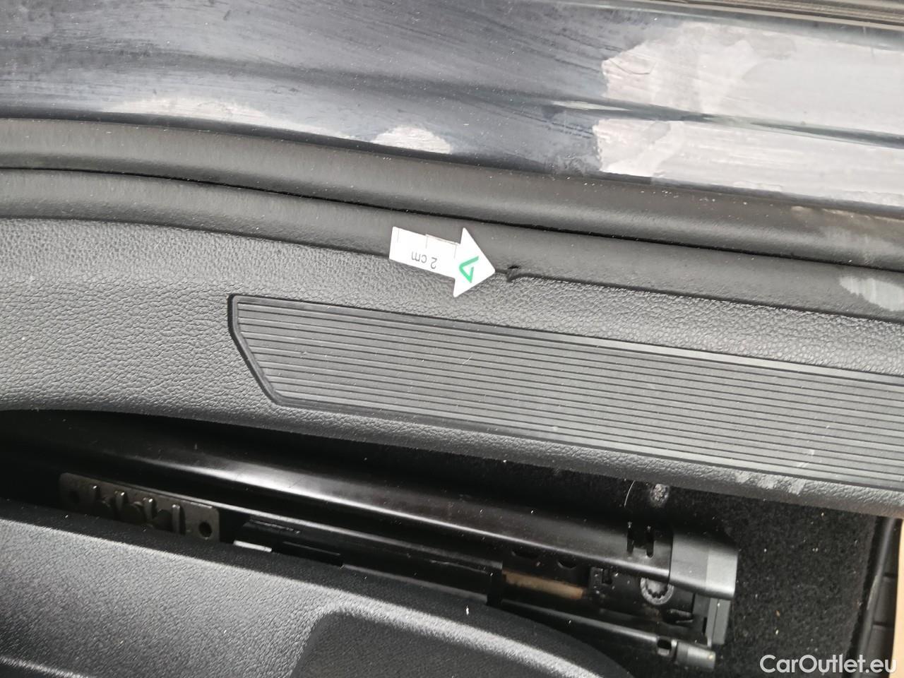  Volkswagen  Golf  Life 1.0 TSI #41