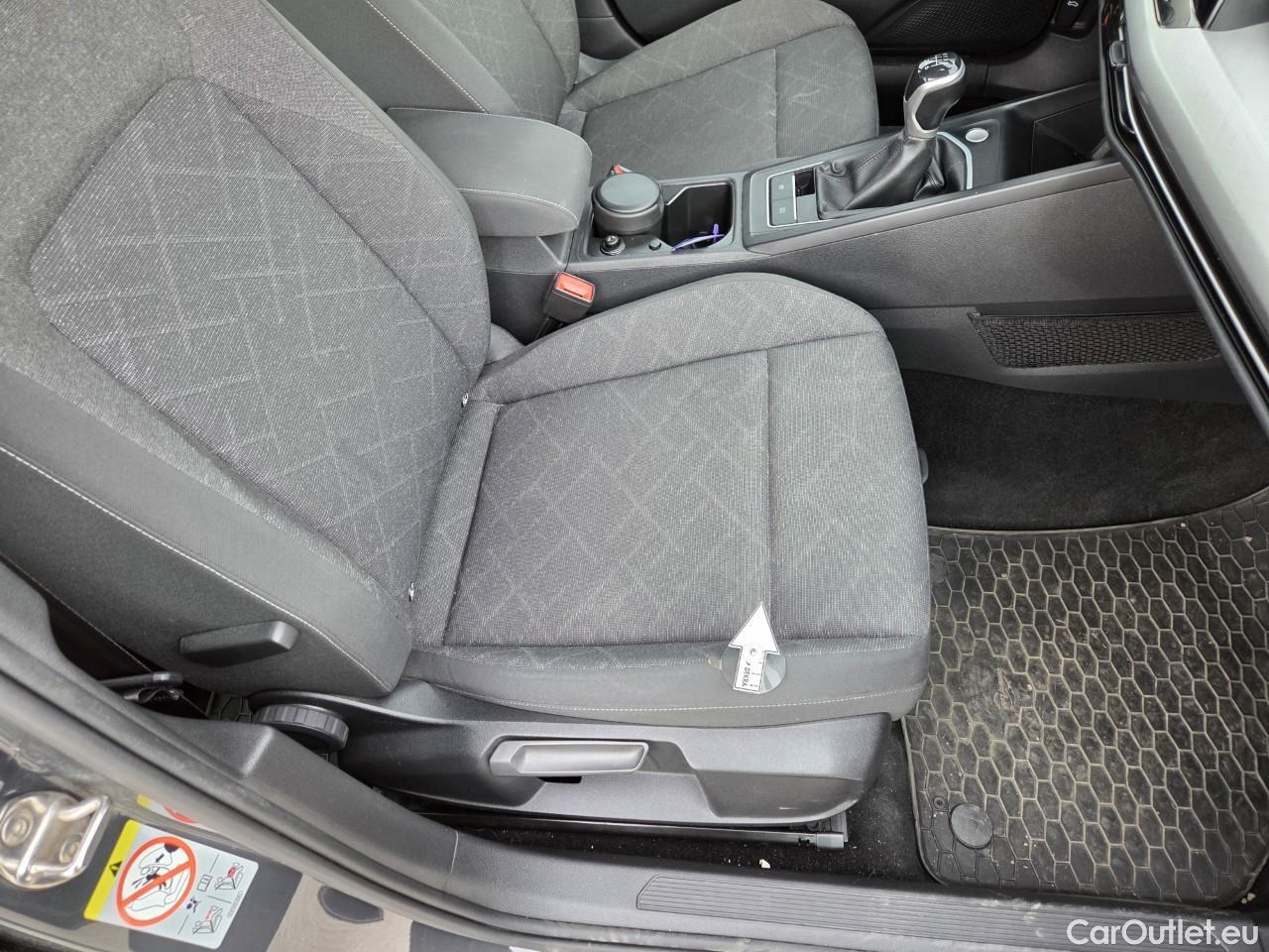  Volkswagen  Golf  Life 1.0 TSI #40